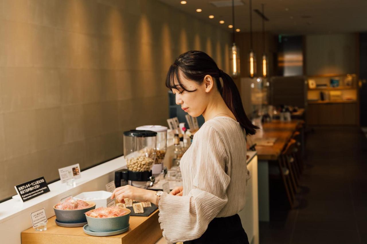 Kanazawa Tokyu Hotel Dış mekan fotoğraf A woman working in a restaurant