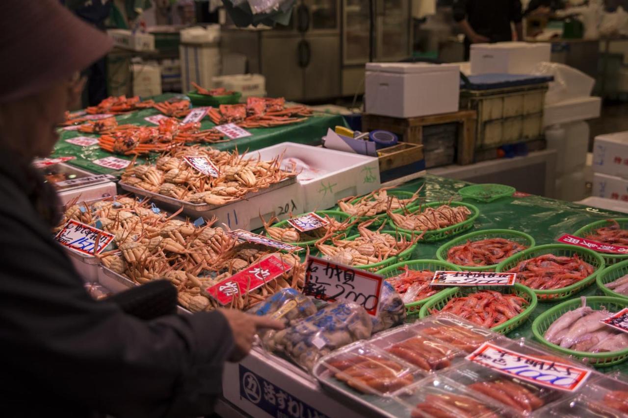 Kanazawa Tokyu Hotel Dış mekan fotoğraf Dried shrimp at a market in Japan