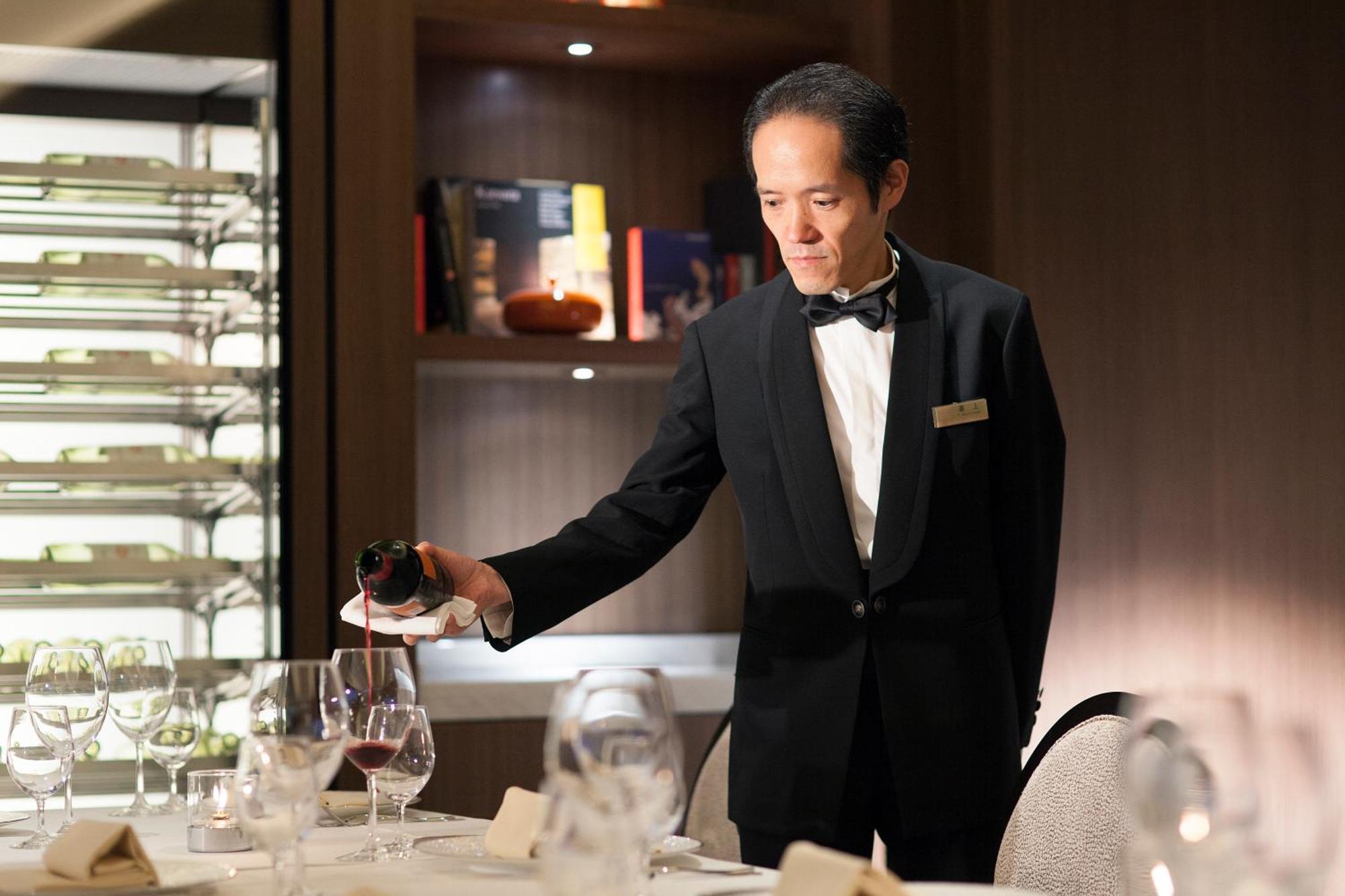 Kanazawa Tokyu Hotel Dış mekan fotoğraf A butler at the Mandarin Oriental, Tokyo