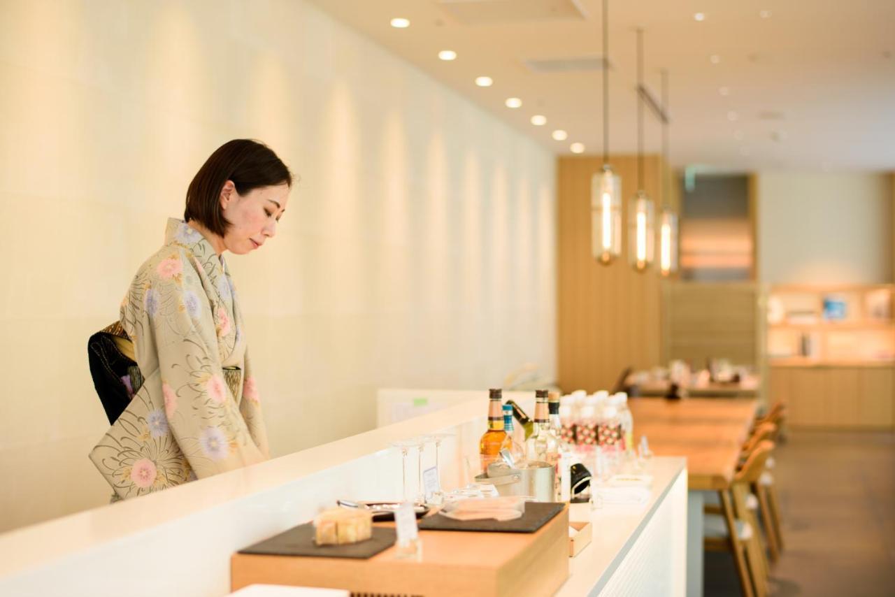 Kanazawa Tokyu Hotel Dış mekan fotoğraf A flight attendant at the airport